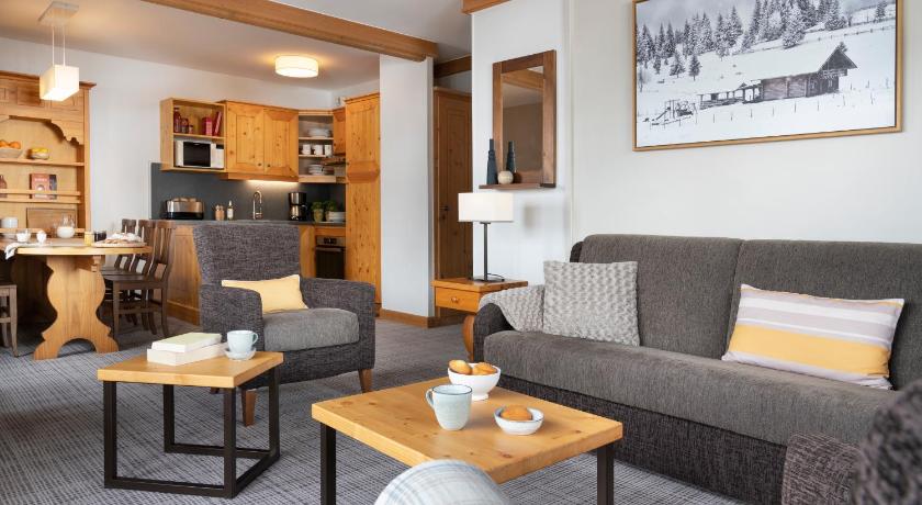 Image of Superior Three-Bedroom Apartment - access to the outdoor pool (8 People) 4