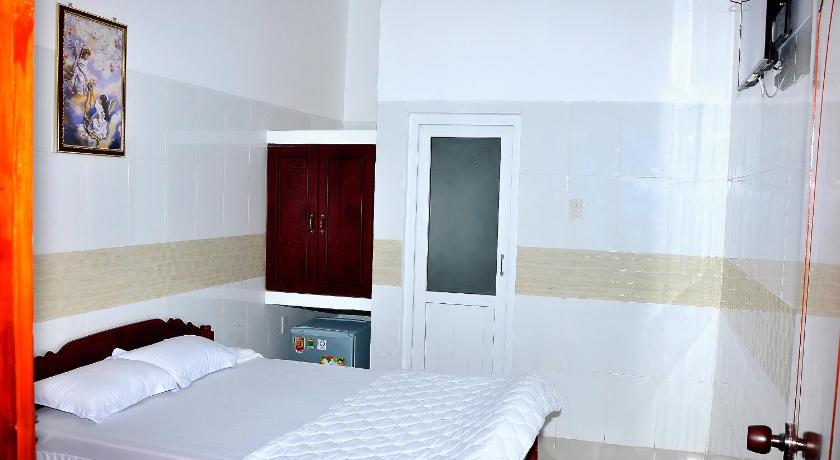 a bedroom with a white bed and white walls, Guest House 36 (2) in Rach Gia (Kien Giang)