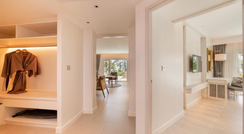 Image of One Bedroom Lagoon Pool Access Suites 10