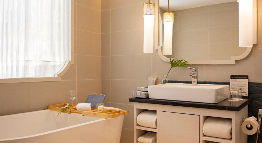 Image of One Bedroom Lagoon Pool Access Suites 8