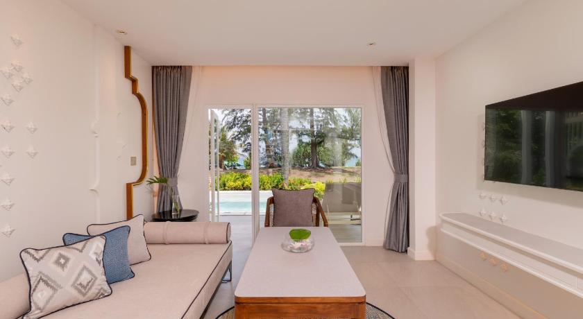 Image of One Bedroom Lagoon Pool Access Suites 4