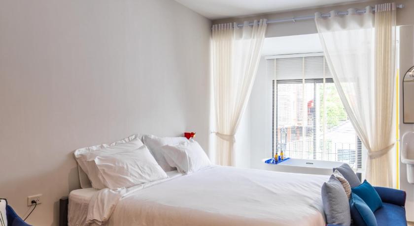 Image of Deluxe King Suite 7