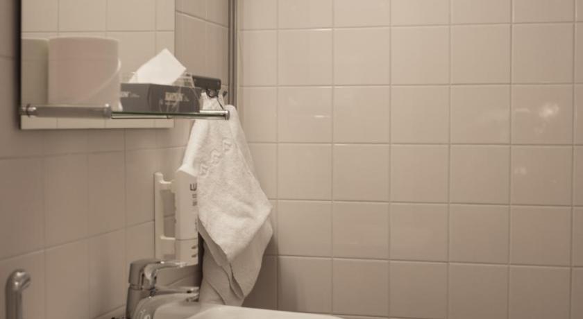 Image of Triple Room 2