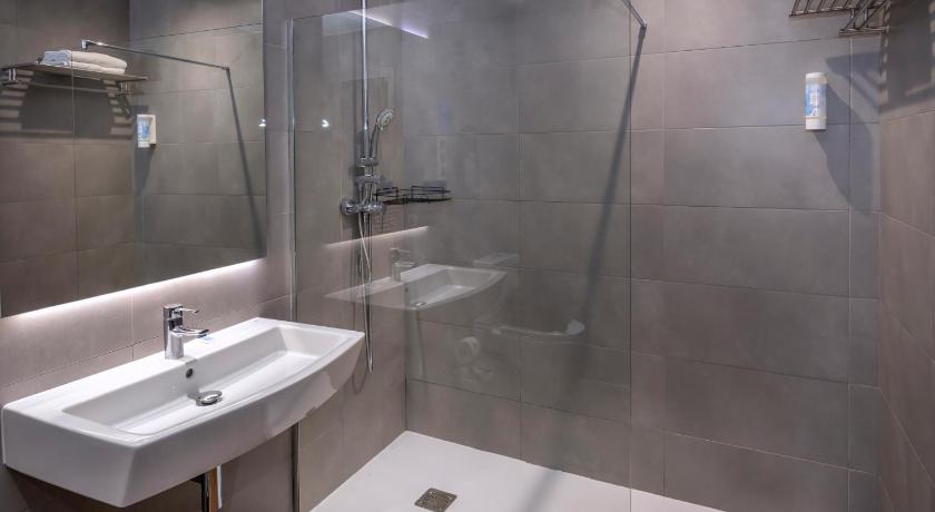 Superior szoba kétszemélyes ággyal vagy 2 külön ággyal és erkéllyel (Superior Double or Twin Room with Balcony) fotója 4