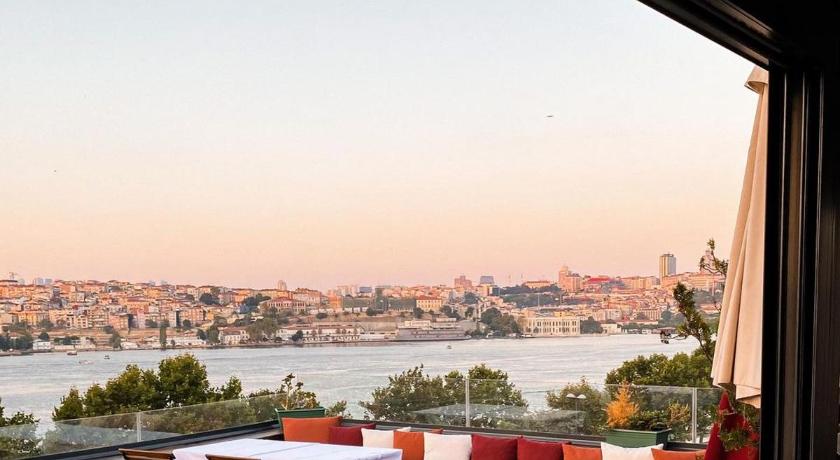 Istanbul Colorful Houses Balat PETRION Hotel - image 2