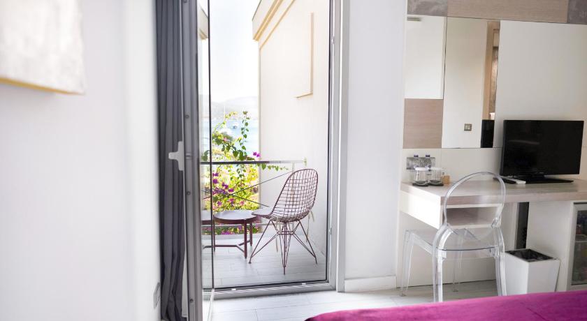 Image of Standard Room with Sea View 6