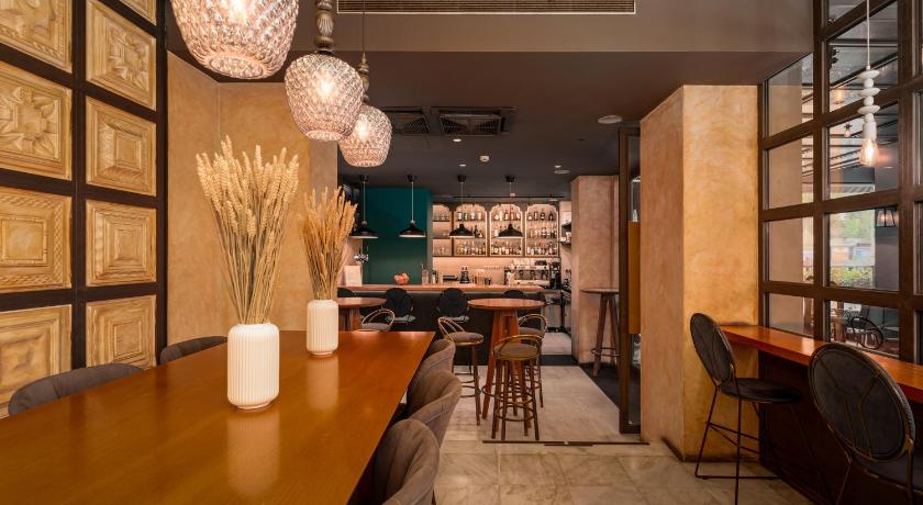 Parnon Hotel - main image