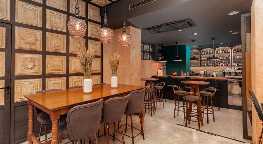 Parnon Hotel - image 11