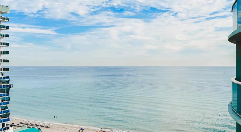 Hallandale Beach Hallandale Condo, Partial Ocean View Direct Beach and Pool Access Hollywood Beach 3-Star Accommodation view