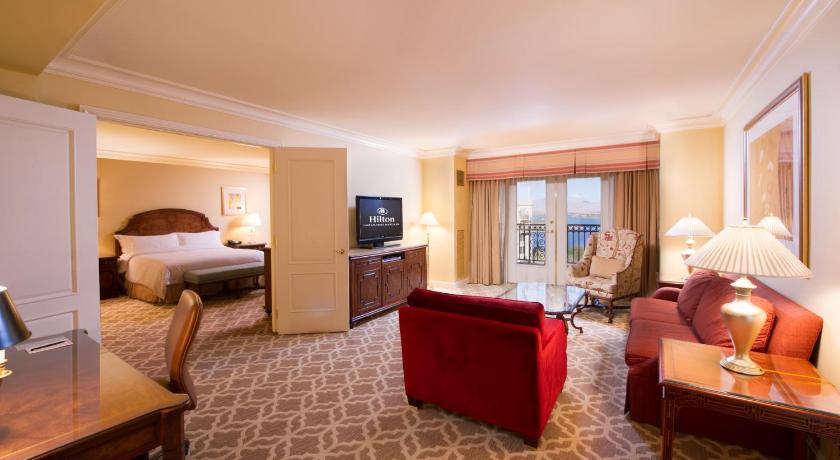 Image of 1 King Bed Suite 0