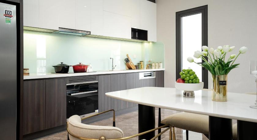 ハノイ The Gloria Serviced Apartment by Silk Path 5つ星 ホテル プール