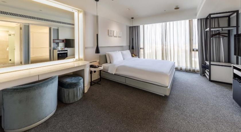 Image of Suite with City View 1