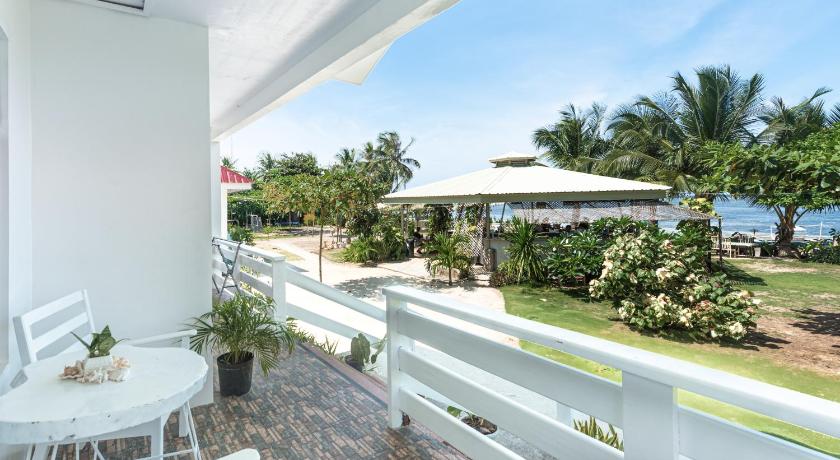 Image of Deluxe Double Room with Side Sea View 1