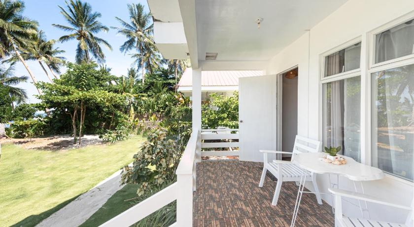 Image of Deluxe Double Room with Side Sea View 12