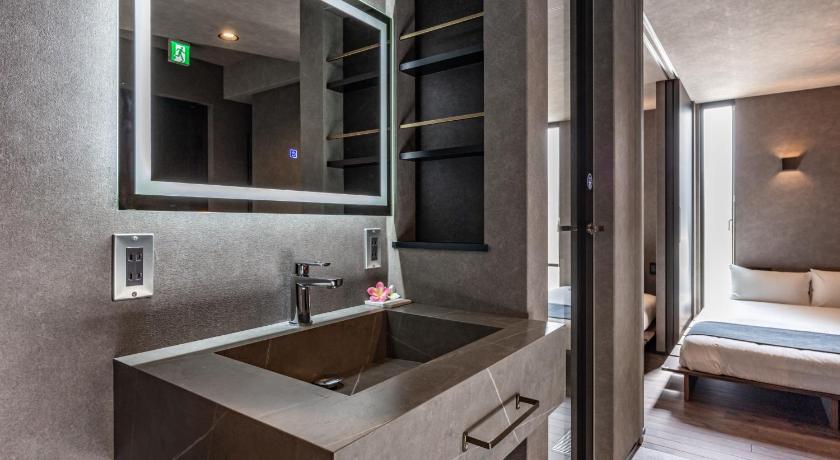 Kobe The Lagoon淡路島 4-Star Single Room pool