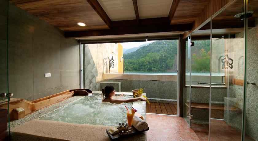 Image of King Room with Mountain View 1