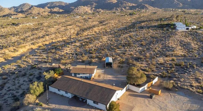 Private retreat close to JTNP and downtown