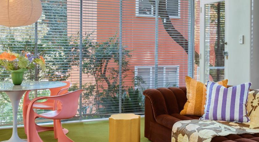 Guestroom, Stylish One-bed Apartment at 'Caringal Flats' in Toorak