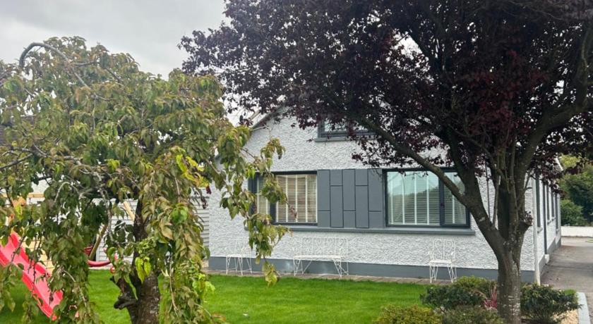 Natonia House
