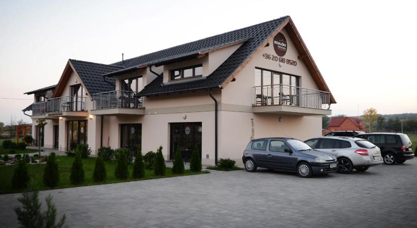 Szaloki Udulohaz photo