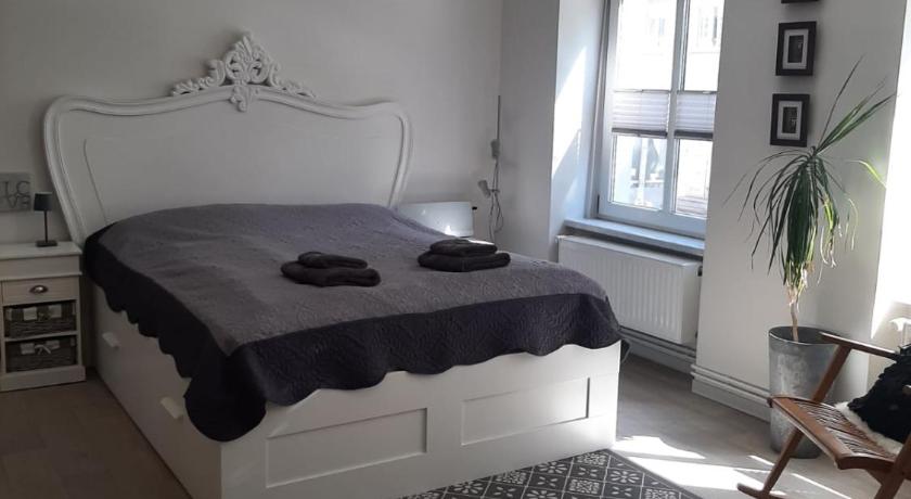 Charmantes, helles City-Apartment - nahe Hafen, Schloss & Altstadt