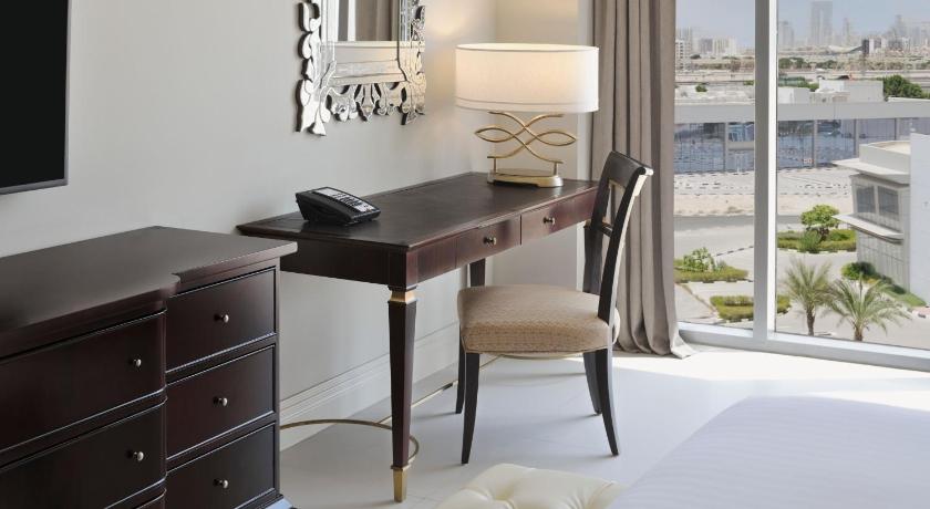 Image of Executive Room, Guest room, 1 King, Pantry access 3
