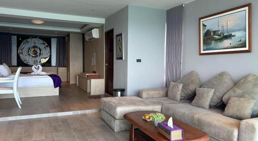 Image of Executive Deluxe Suite 17