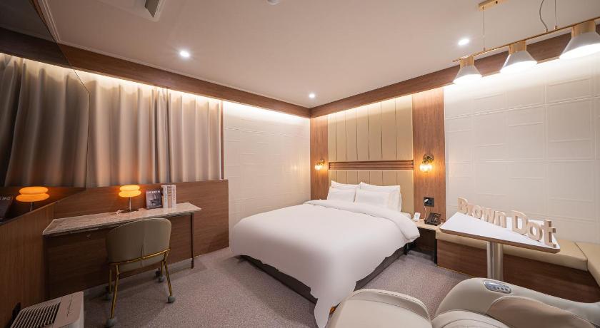 サンジュ Brown Dot Hotel Sangju 3つ星 ホテル プール