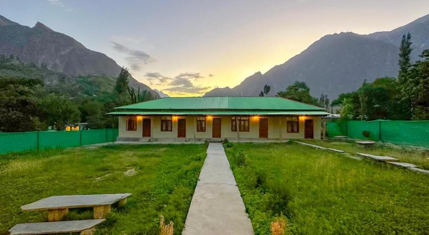 The Hermes Hotel & Backpackers Hostel - image 2