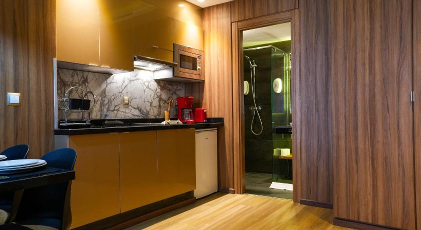First Suites Hotel - image 7