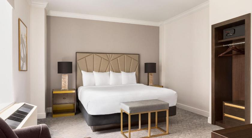 Image of 1 King Bed 1