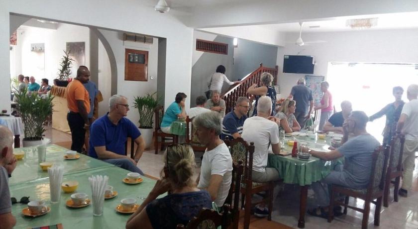 푸탈람 Senathilaka Guest Inn 3성급 호텔 레스토랑