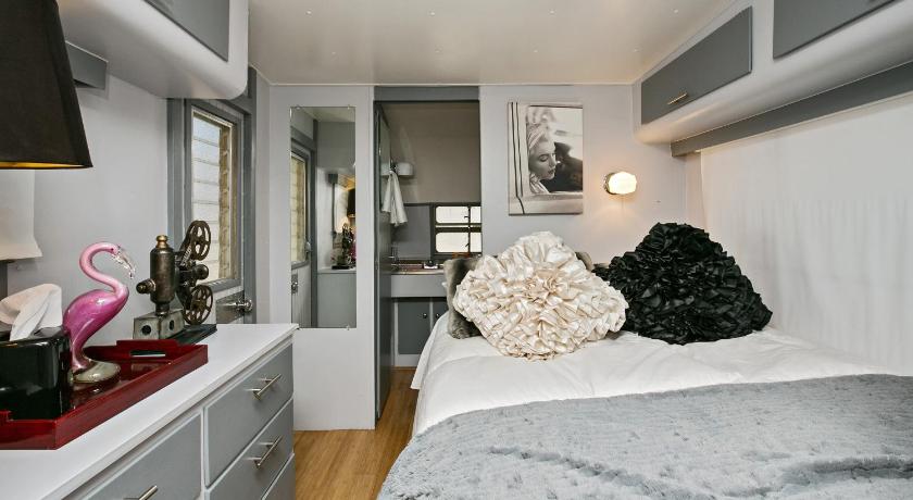 ブエルタン (カリフォルニア州) Flying Flags RV Resort & Campground 4つ星 ゲストハウス プール