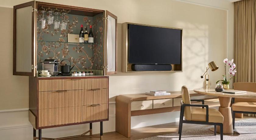 Image of Deluxe Garden View Room King 7