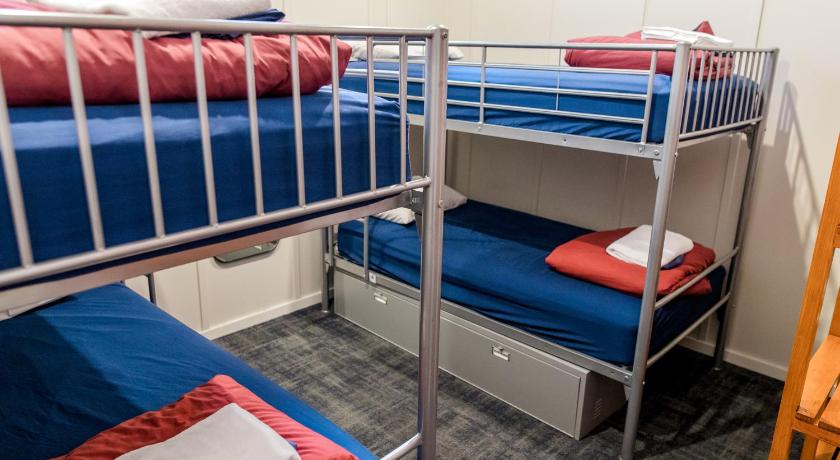 รูปของหอพักรวม 4 เตียง (4 Bed Mixed Dorm) 11
