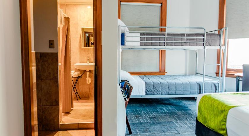 รูปของห้องพักสำหรับ 4 ท่าน (Quad Room) 1