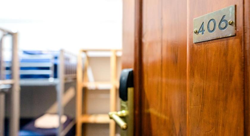 รูปของผู้เข้าพัก 1 คน ในหอพักรวม 8 เตียง ห้องน้ำส่วนตัว (8 Bed Dorm) 11