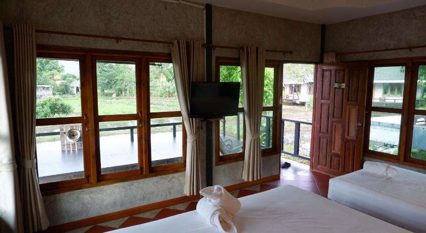 촘통 녹 찬 미 나 (Nok Chan Mee Na) 2성급 호텔 객실