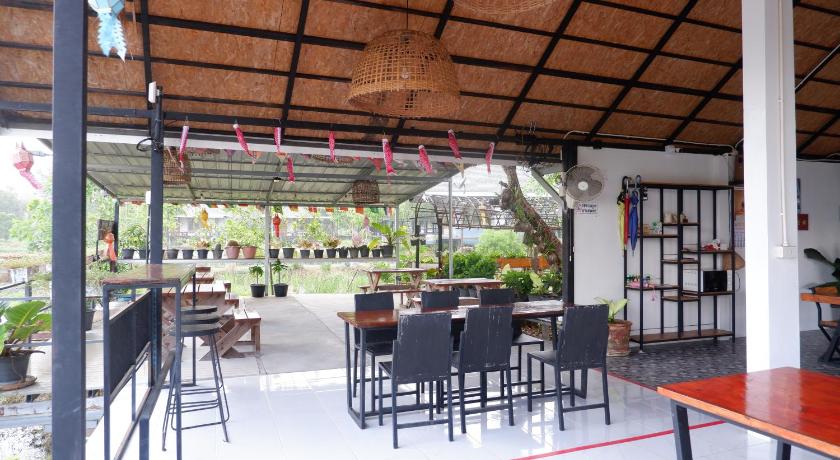 촘통 녹 찬 미 나 (Nok Chan Mee Na) 2성급 호텔 외관