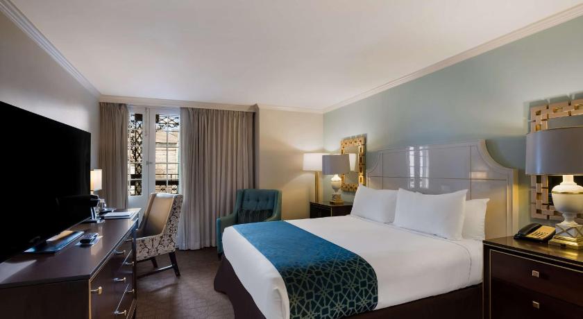 Bild av Two Bedroom Suite - King Bed - Bourbon St. Balcony (Semi Private) -Sofa Bed 4