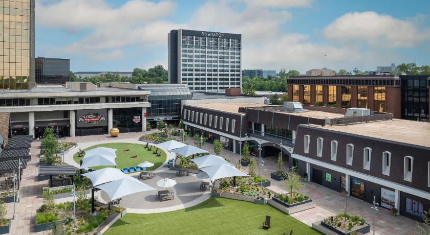 St. Louis (MO) Sheraton Westport Plaza Hotel St. Louis 3-Star Hotel pool