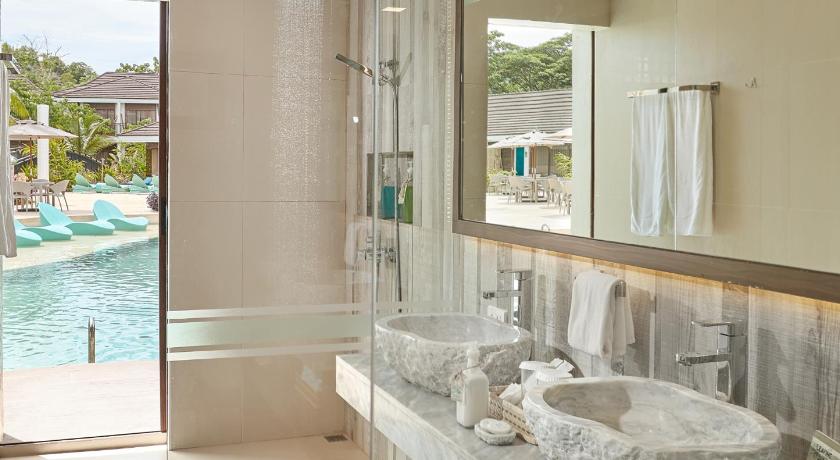 Image of Casita Room - King with Direct Lagoon Pool Access 8