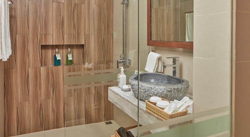 Image of Superior Room - King with Resort View 6
