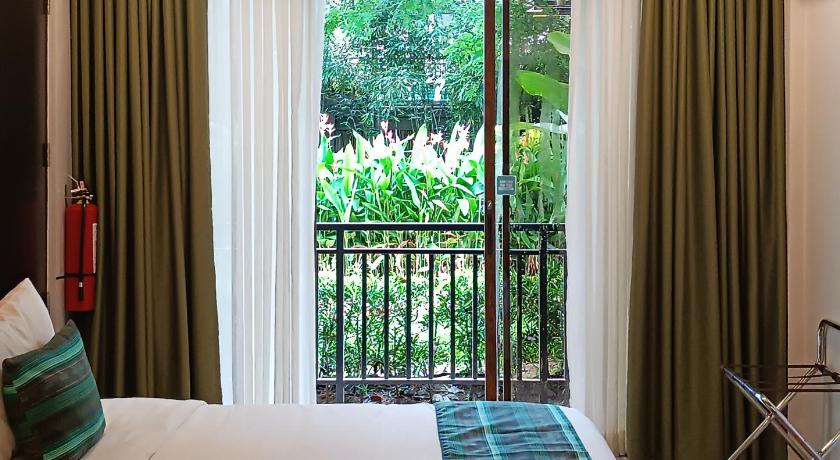 Image of Superior Room - King with Resort View 7