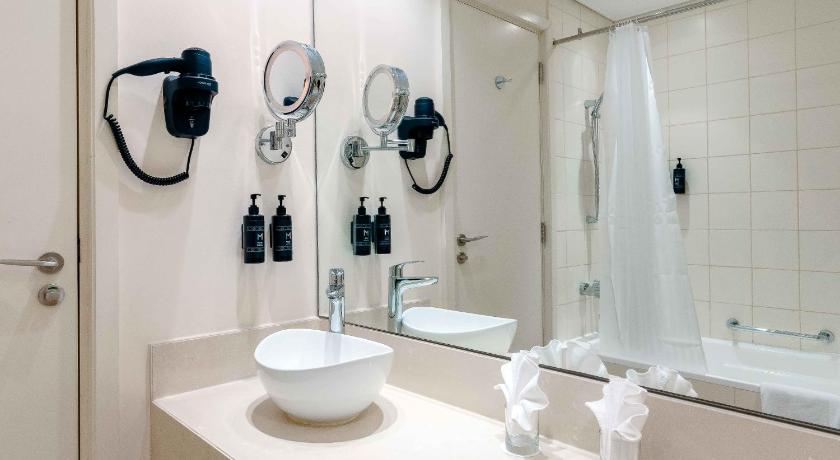 Image of Deluxe King City View 12