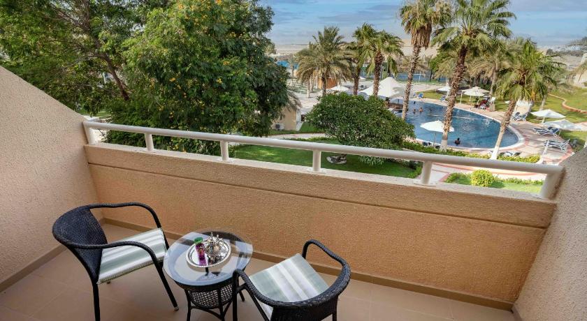 Image of Deluxe Twin Pool View 12