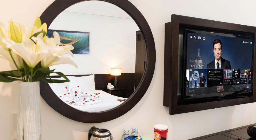Image of Superior Triple Room - No Window 16