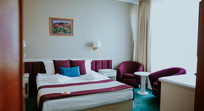 Imagine din Suite with SPA access and Free Parking 4
