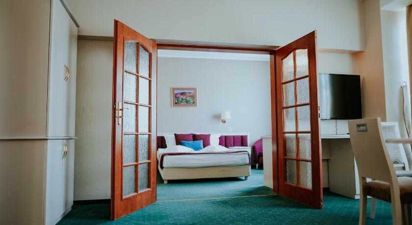 Imagine din Suite with SPA access and Free Parking 1