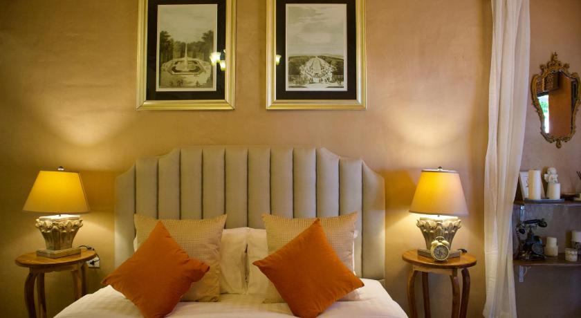Image of Honeymoon Suite with Bathtub 13